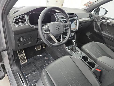 Certified 2023 Volkswagen Tiguan SE R-Line image 16