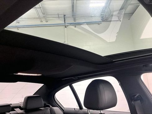 Used 2023 BMW 530i RWD image 17