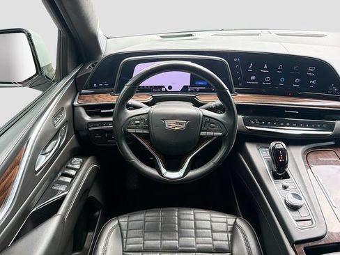 Used 2023 Cadillac Escalade ESV Sport Platinum AWD/4WD image 17