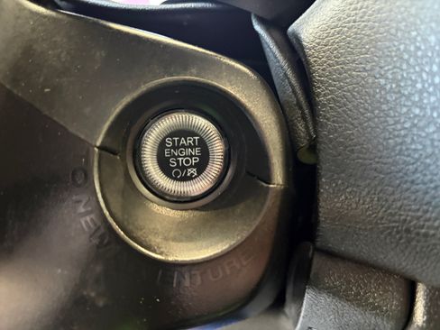 Used 2023 Jeep Renegade Latitude AWD/4WD image 30