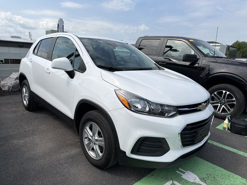 Used 2022 Chevrolet Trax LS w/ Tint and Cruise Package AWD/4WD image 2