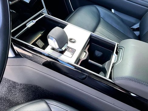 Used 2024 Land Rover Range Rover SE image 16