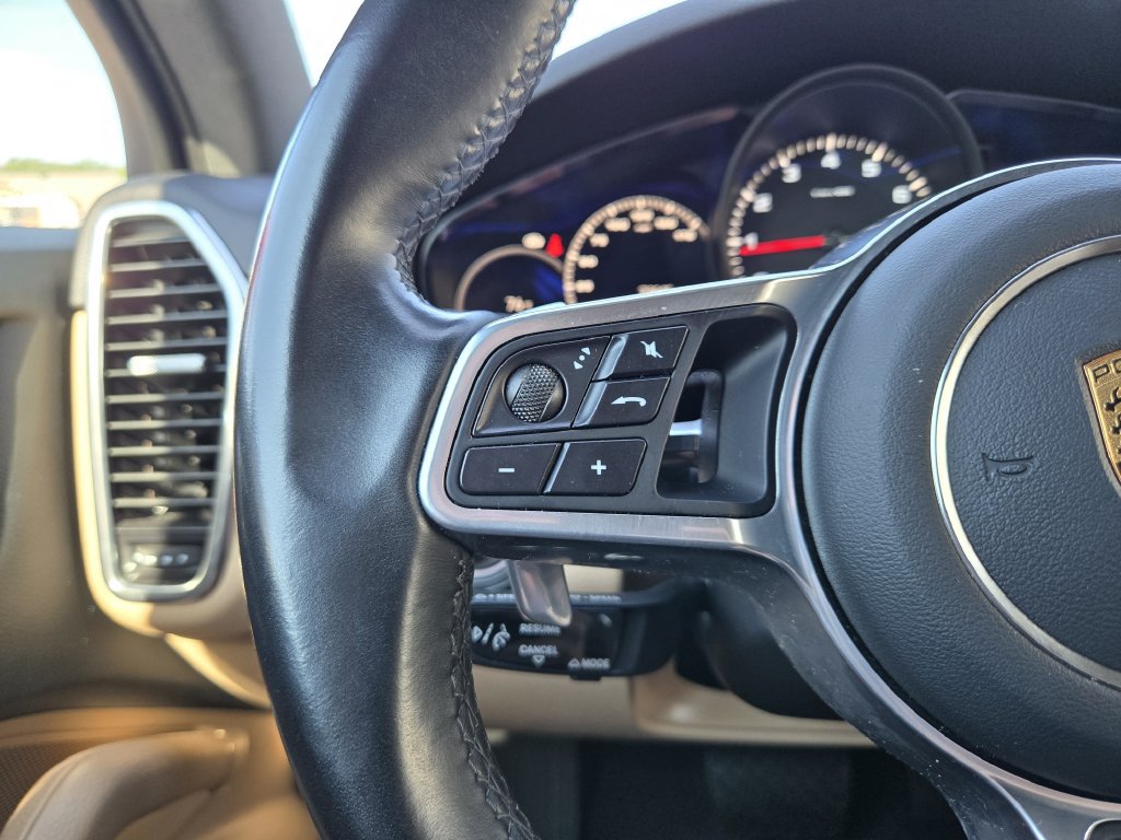 Used 2022 Porsche Cayenne AWD/4WD image 27