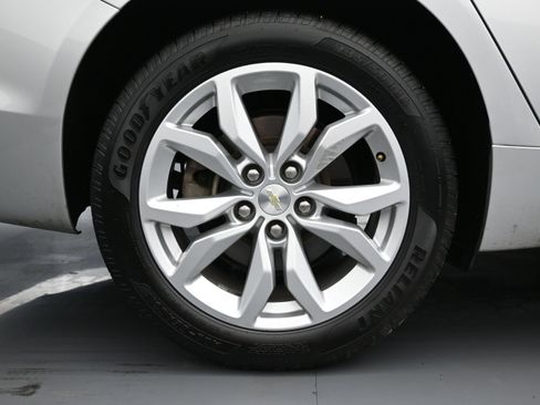 Used 2018 Chevrolet Impala LT FWD image 18
