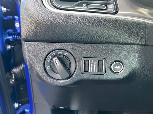 Used 2021 Dodge Challenger SXT image 16