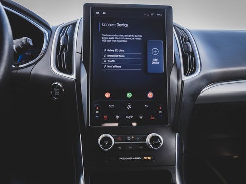 Used 2021 Ford Edge Titanium w/ Class II Trailer Tow Package image 4