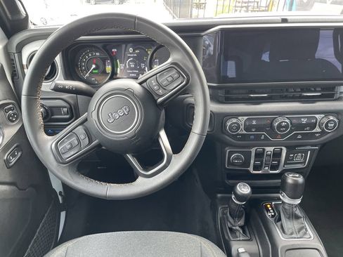 Used 2024 Jeep Wrangler Unlimited AWD/4WD image 15