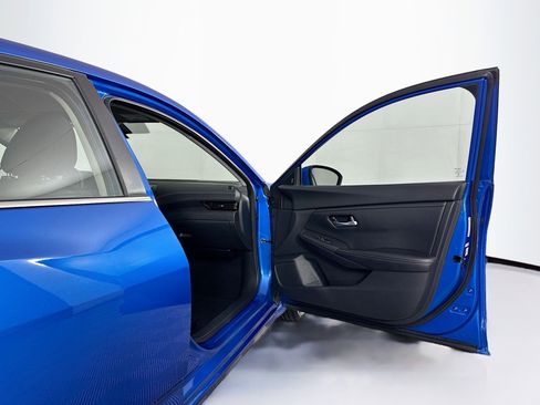 Used 2025 Nissan Sentra SV image 30