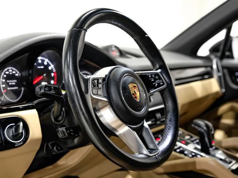 Used 2019 Porsche Cayenne Sport Utility 4D image 19