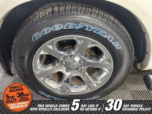 Used 2016 RAM 1500 Laramie w/ Convenience Group image 12