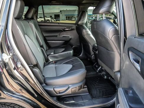Used 2024 Toyota Highlander XSE FWD image 43