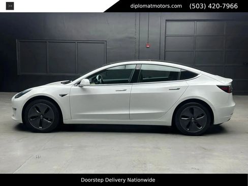Used 2020 Tesla Model 3 Standard Range RWD image 3