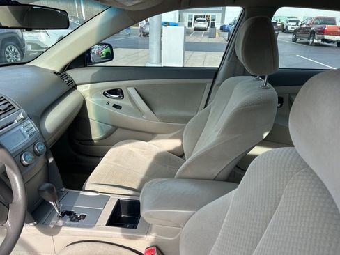 Used 2009 Toyota Camry image 2