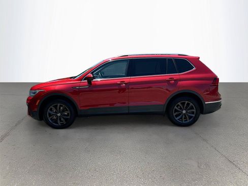 Used 2023 Volkswagen Tiguan SE w/ Panoramic Sunroof Package FWD image 7