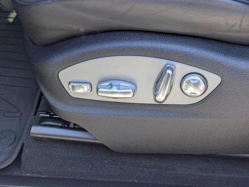 Used 2023 Porsche Macan AWD/4WD image 13