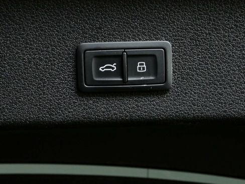 Certified 2024 Audi Q8 e-tron Prestige image 33