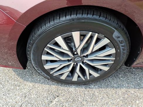 Used 2024 Nissan Altima 2.5 SV FWD image 10