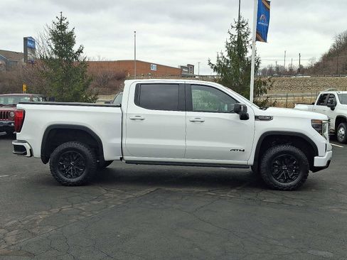 Used 2022 GMC Sierra 1500 AT4 w/ AT4 Premium Package image 7