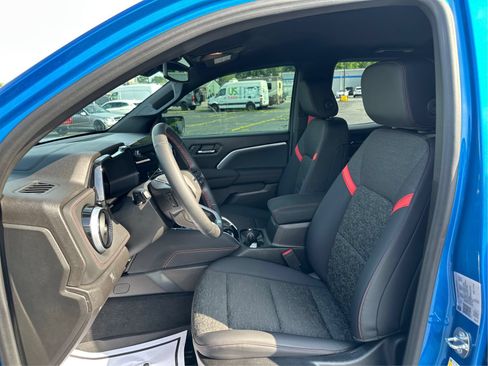 Used 2023 Chevrolet Colorado Z71 w/ Z71 Convenience Package 2 AWD/4WD image 9