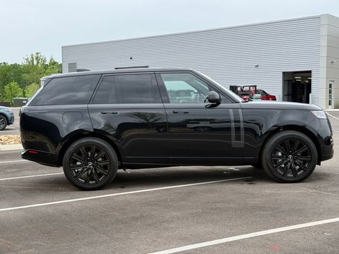 Used 2025 Land Rover Range Rover SE AWD/4WD image 6