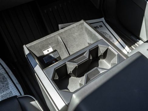 Used 2025 Tesla Cybertruck AWD Crew Cab image 19