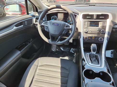 Used 2014 Ford Fusion SE FWD image 13