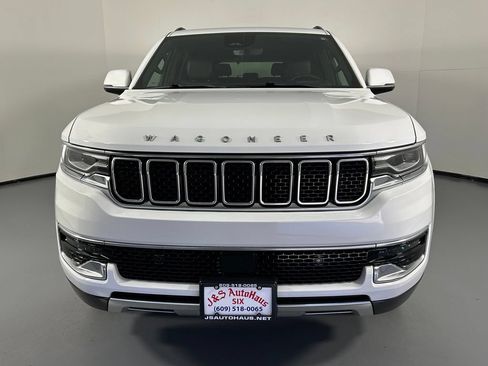 Used 2022 Jeep Wagoneer Series III w/ Rear Seat Video Group 1 AWD/4WD image 2