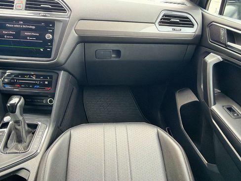 Used 2022 Volkswagen Tiguan SE R-Line image 18