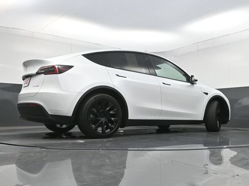 Used 2023 Tesla Model Y Long Range AWD/4WD image 29