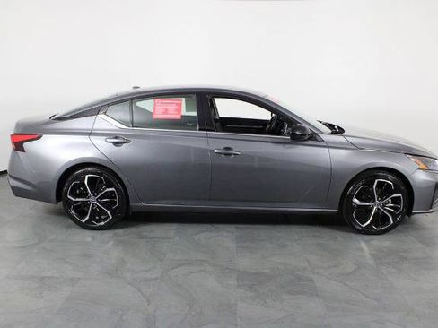 Certified 2025 Nissan Altima 2.5 SR FWD image 12
