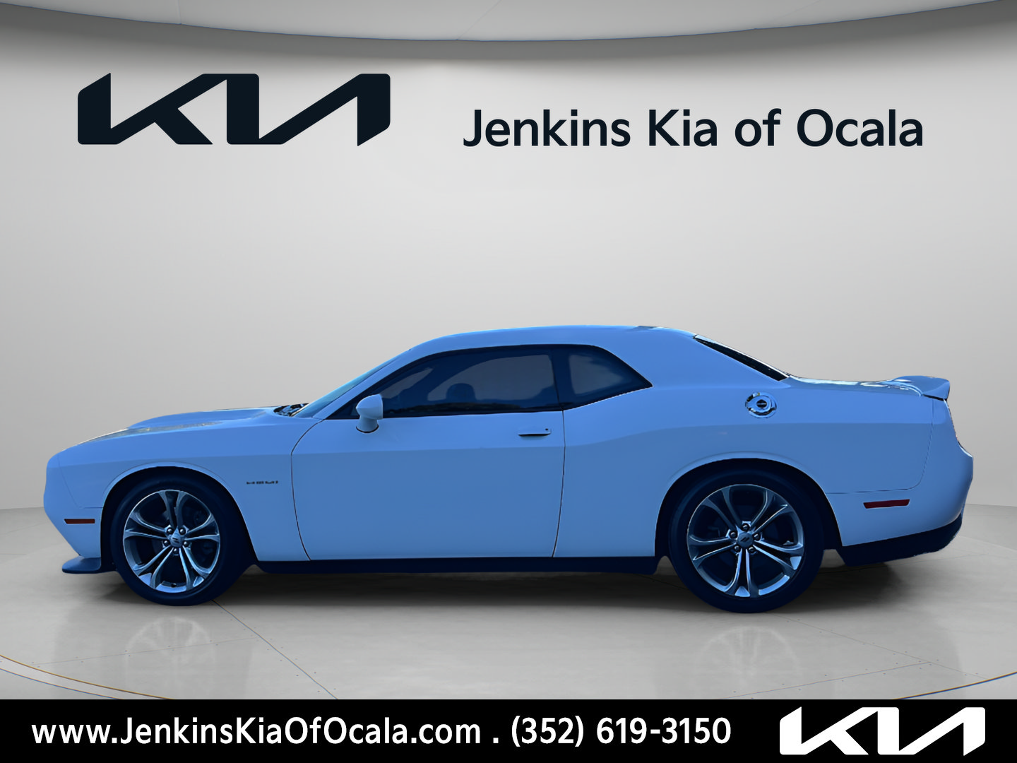 Used 2020 Dodge Challenger R/T RWD image 6