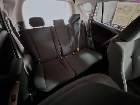 Used 2018 Toyota RAV4 LE FWD image 33
