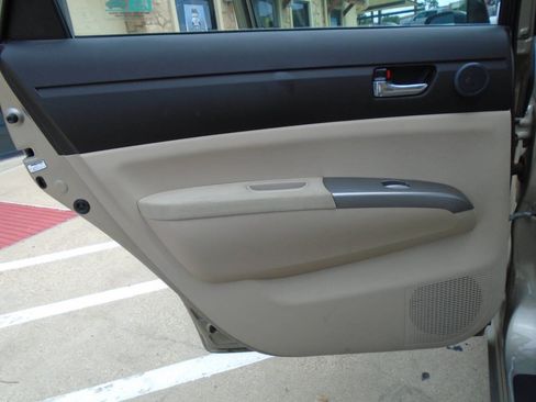 Used 2004 Toyota Prius FWD image 29