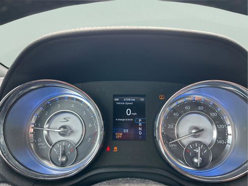 Used 2012 Chrysler 300 S w/ Luxury Group image 26