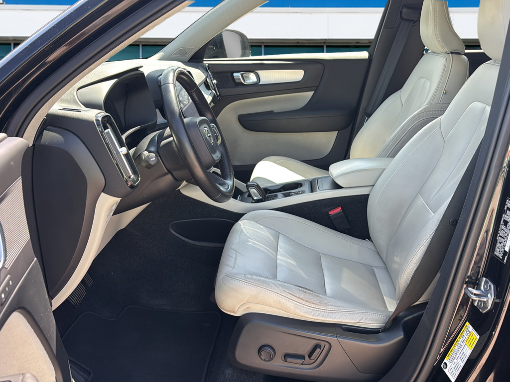 Used 2019 Volvo XC40 T5 Momentum AWD/4WD image 15