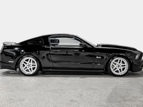 Used 2013 Ford Mustang GT Premium w/ Electronics Pkg RWD image 5