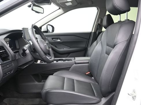 Used 2024 Nissan Rogue SL image 9