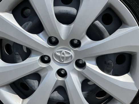 Used 2025 Toyota Corolla LE AWD/4WD image 31