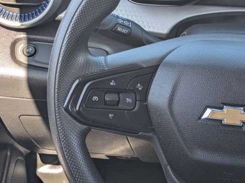 Used 2025 Chevrolet Trax LS image 17