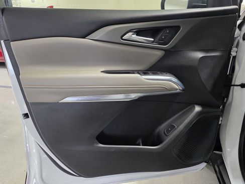 Used 2025 Chevrolet Traverse LT image 21