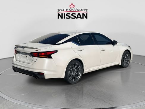 Used 2024 Nissan Altima 2.0 SR FWD image 6