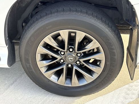 Used 2017 Lexus GX 460 Luxury AWD/4WD image 31