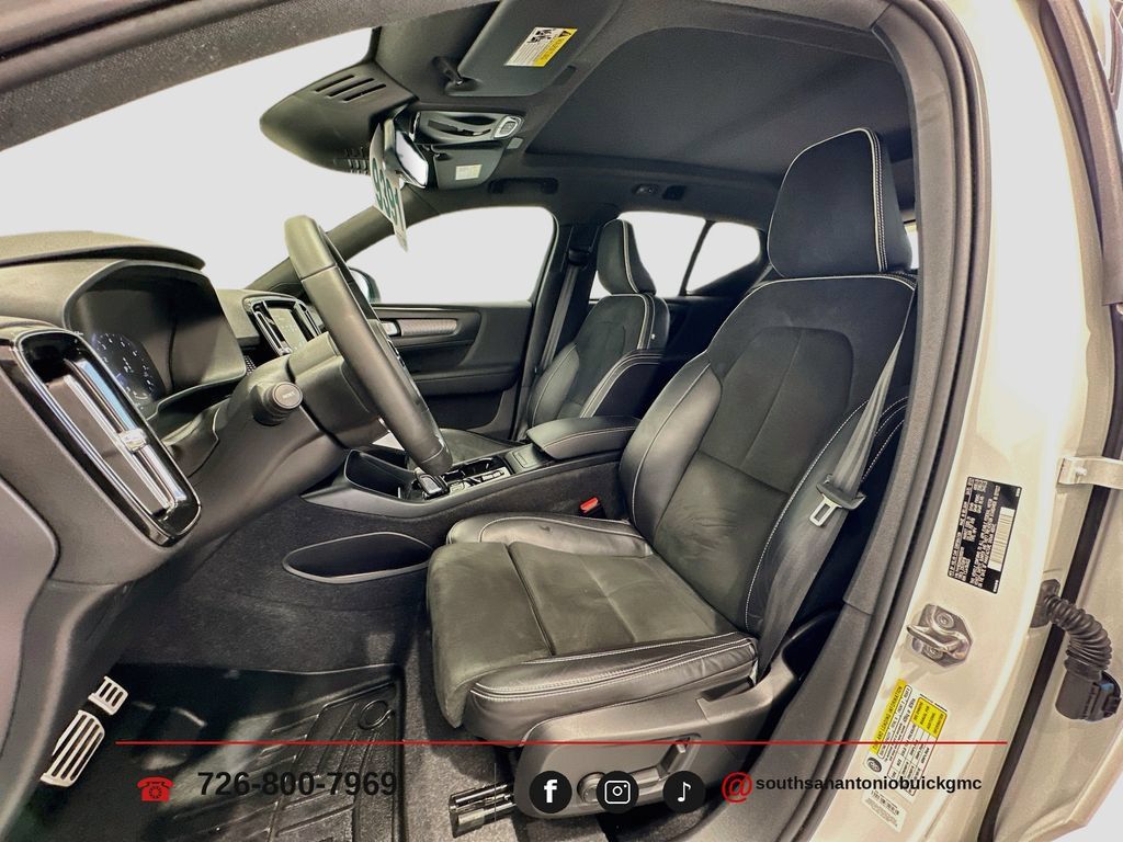 Used 2022 Volvo XC40 T5 R-Design w/ Advanced Package AWD/4WD image 21