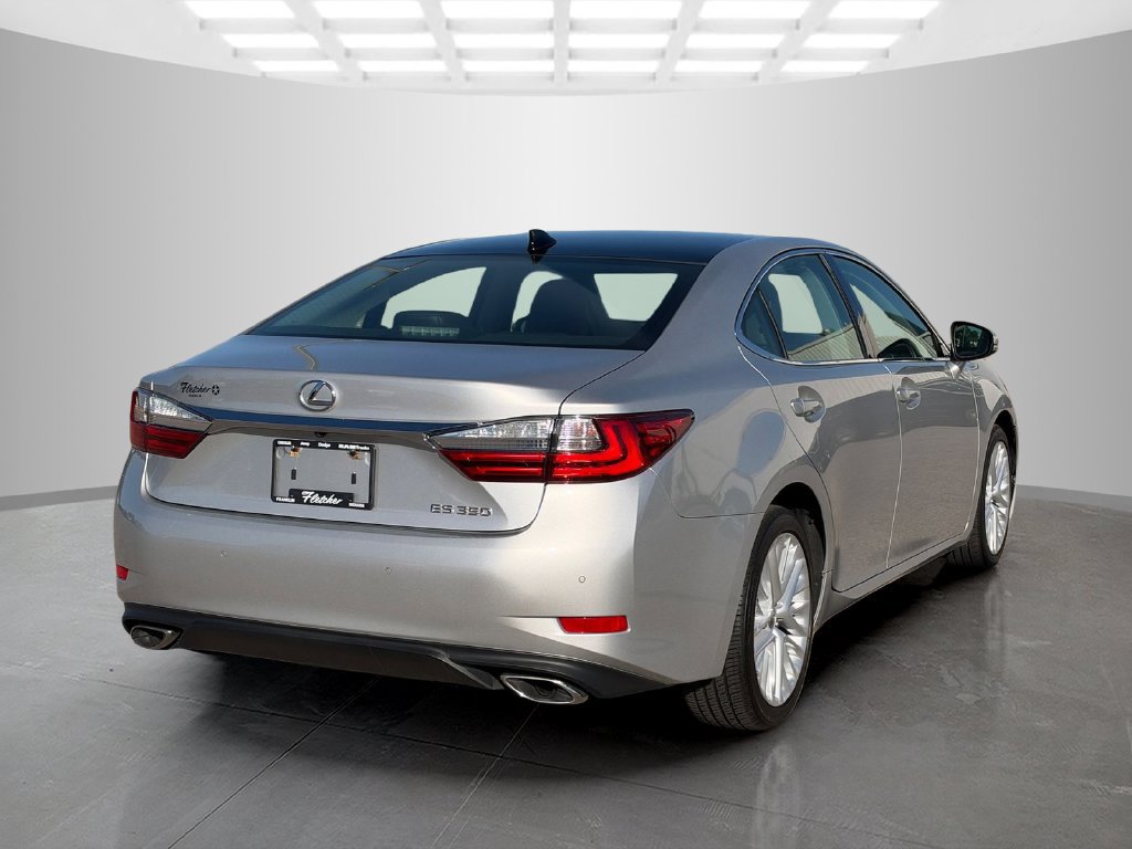 Used 2016 Lexus ES 350 w/ Ultra Luxury Package FWD image 3