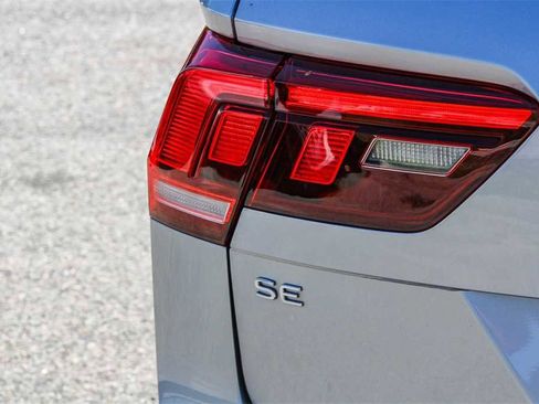 Used 2023 Volkswagen Tiguan SE image 11