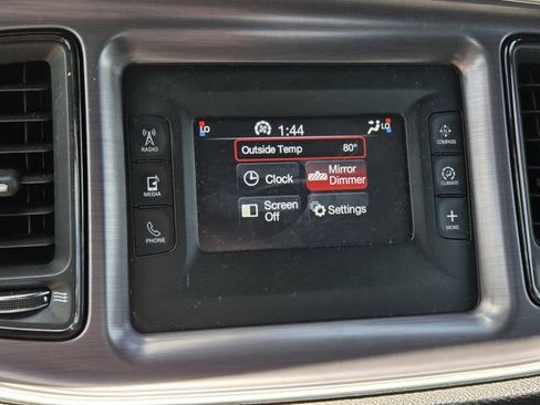 Used 2015 Dodge Challenger SXT RWD image 21