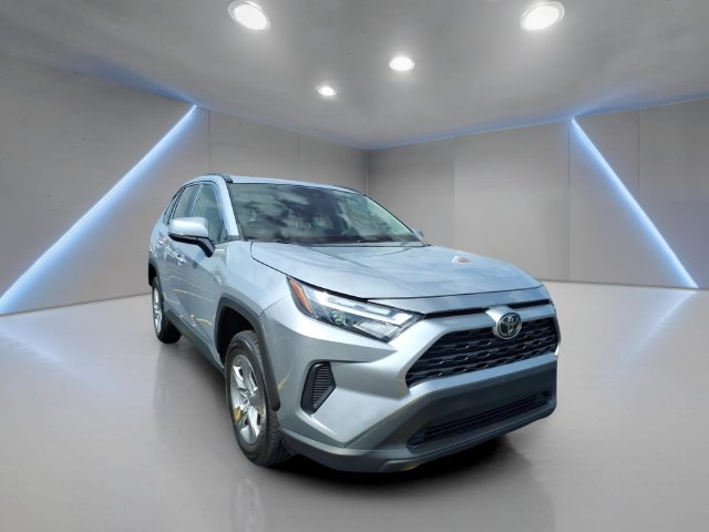 Used 2024 Toyota RAV4 XLE FWD image 21
