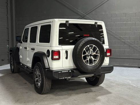 Used 2024 Jeep Wrangler Unlimited Sport AWD/4WD image 6