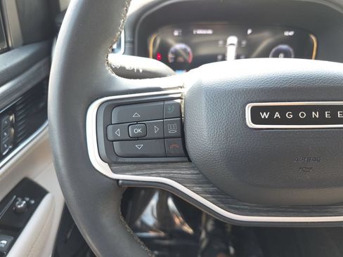 Used 2023 Jeep Wagoneer L Series III RWD image 17