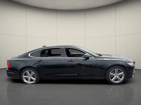 Used 2018 Volvo S90 T5 Momentum w/ Convenience Package image 8